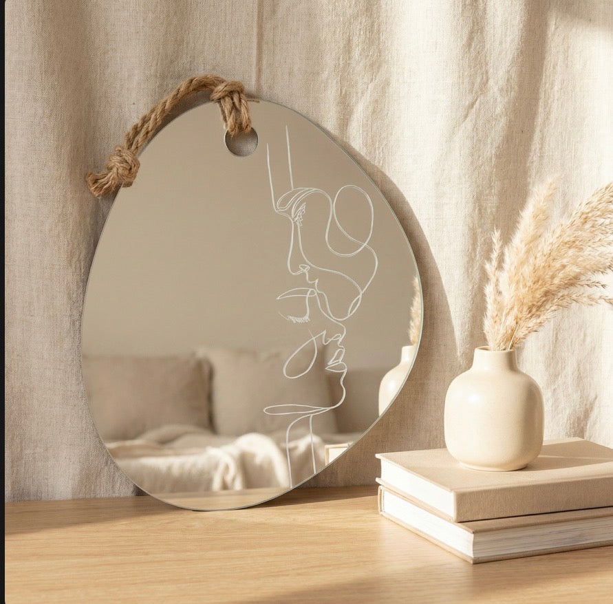 Miroir “Visage abstrait” – Gravure artisanale à la main